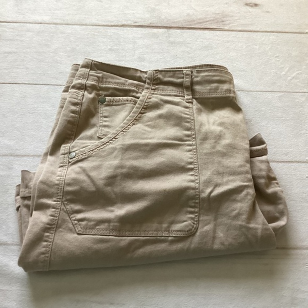 Gloria Vanderbilt Size 12 Khaki Shorts